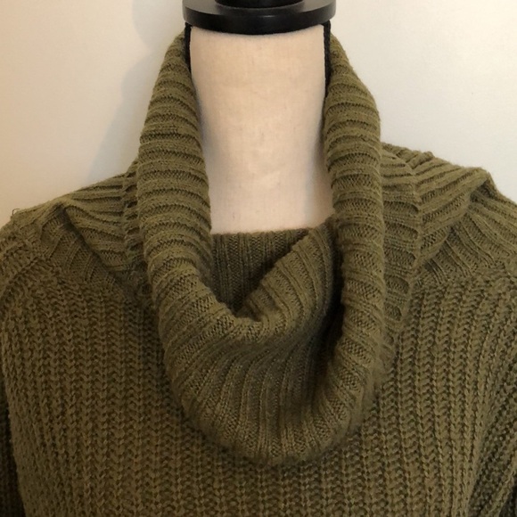 Forever  21 sweater green cold shoulder SZ L hi-lo EUC cowl neck turtleneck - Picture 2 of 7